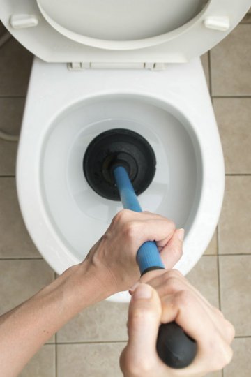 WC duguláselhárítása pumpával